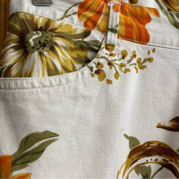 Cream with Multi Colour Floral Print Pant. Waist Size 27” - Picture 9 of 15